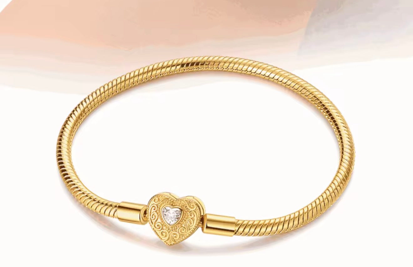 Golden Filigree Heart Bracelet